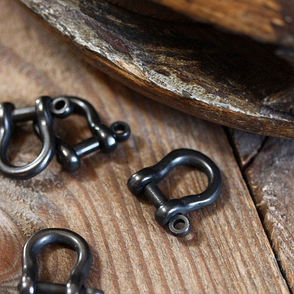 Shackle Joints Black