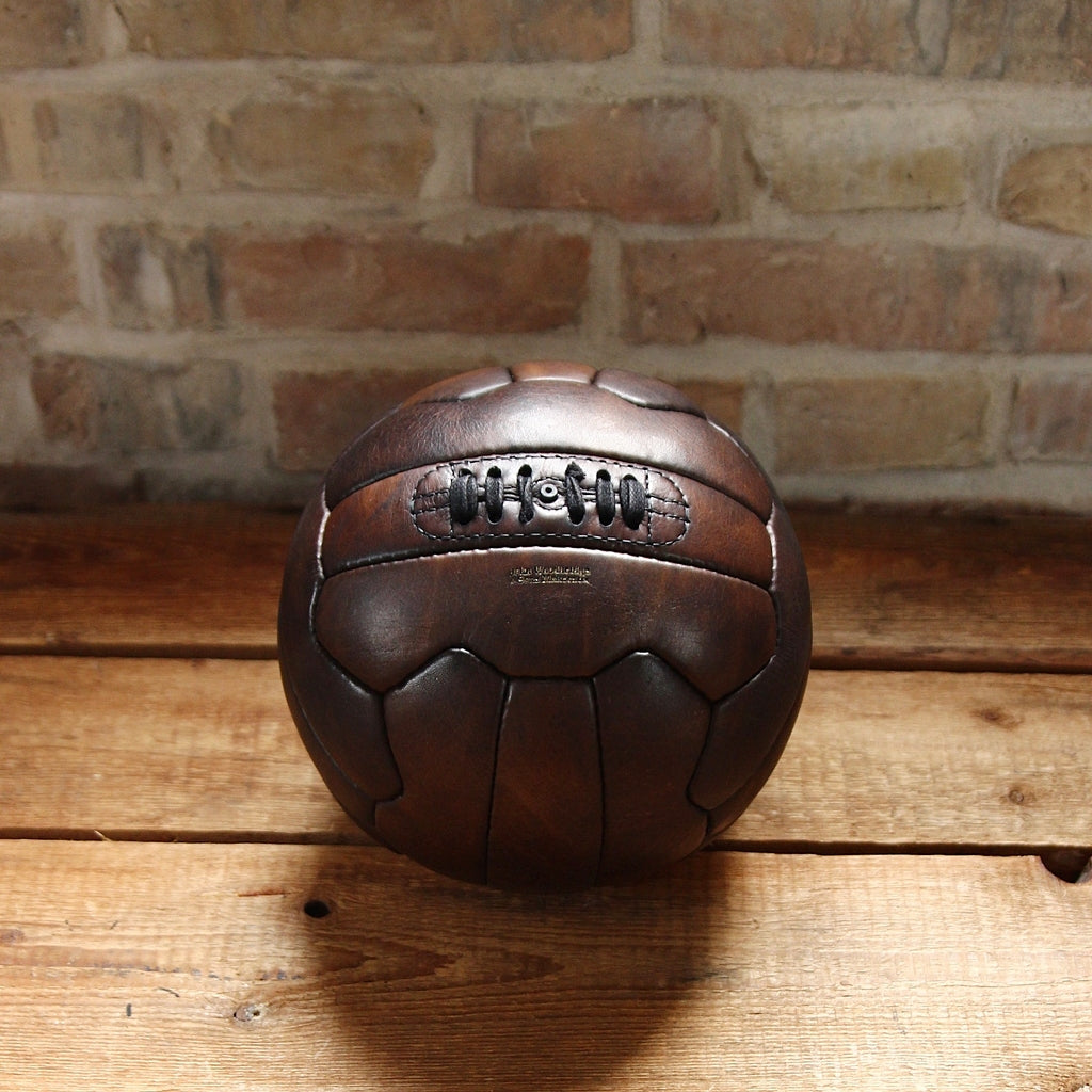 Ballon de Foot en Cuir Marron - Vachon Décoration Ballon de Foot en Cuir Marron - Vachon Décoration
