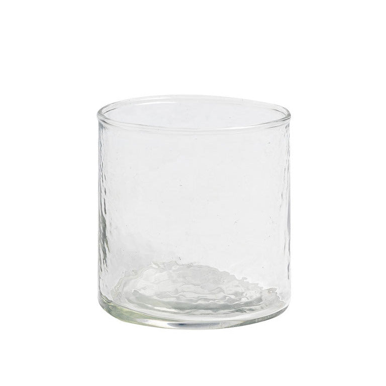 Hammered Tumbler aus gehärtetem Glas mit strukturierter Oberfläche.