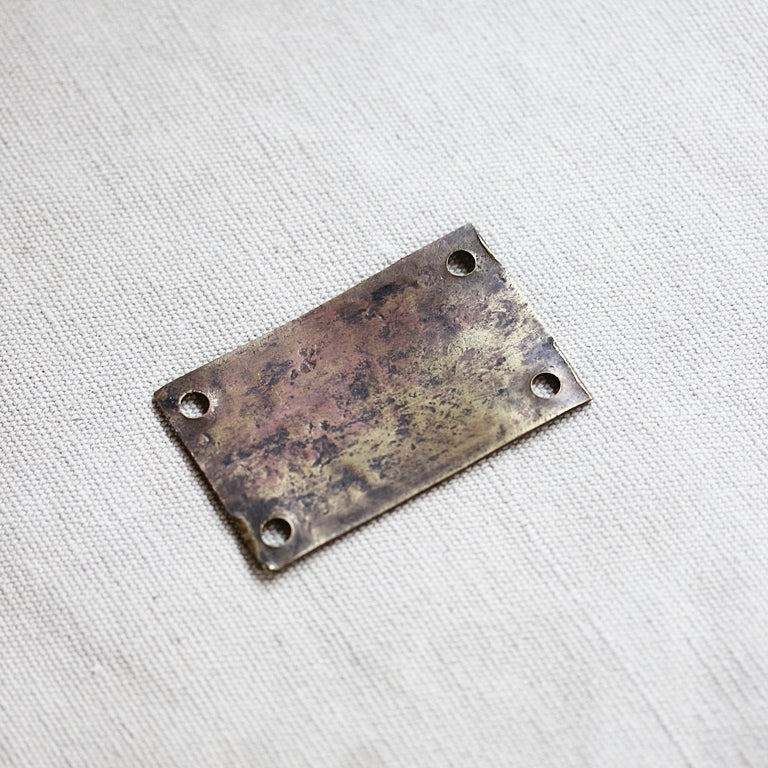 Messingplakette „141“ von Frapperie