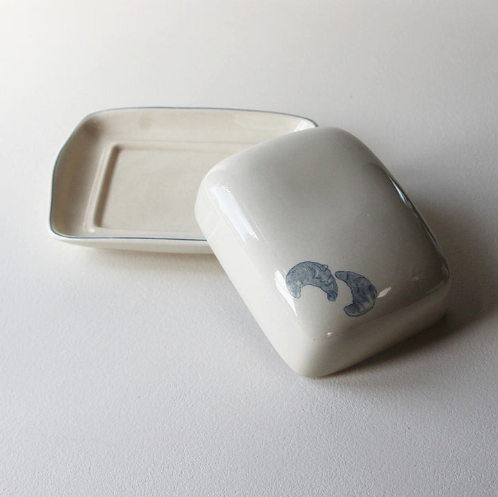 Handgefertigte Butterdose aus Steingut–Keramik