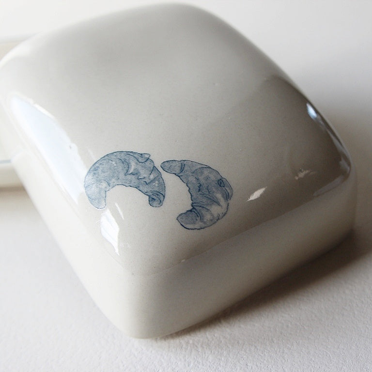 Handgefertigte Butterdose aus Steingut–Keramik