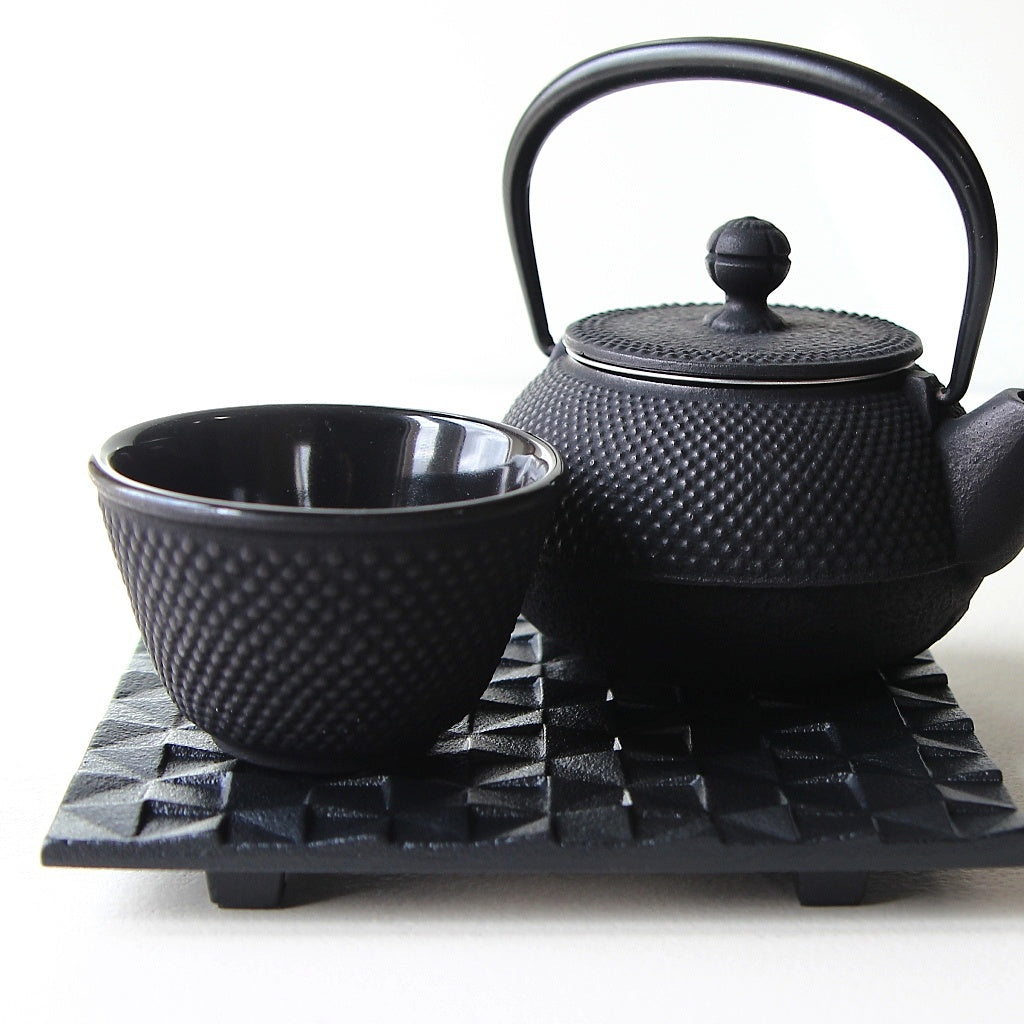Cast Iron Pyramid Texture Trivet