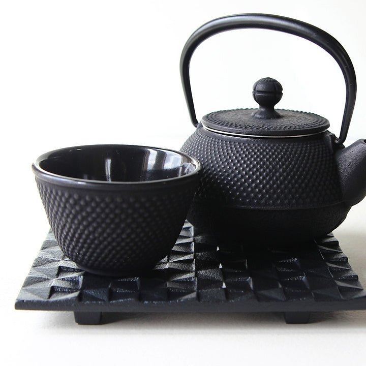 Cast Iron Pyramid Texture Trivet