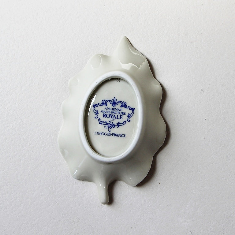 Limoges Porzellanschale in Blattform – L'Hôtel Lancaster Paris