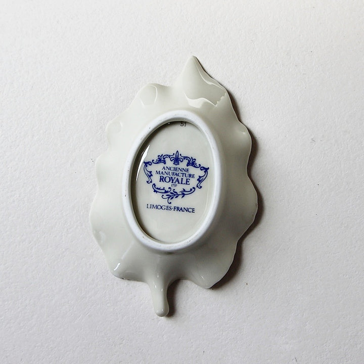Limoges Porzellanschale in Blattform – L'Hôtel Lancaster Paris