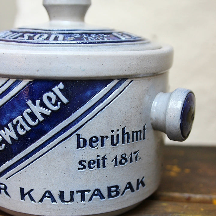 Steinzeugkrug mit Deckel „Echter Nordhäuser Kautabak“