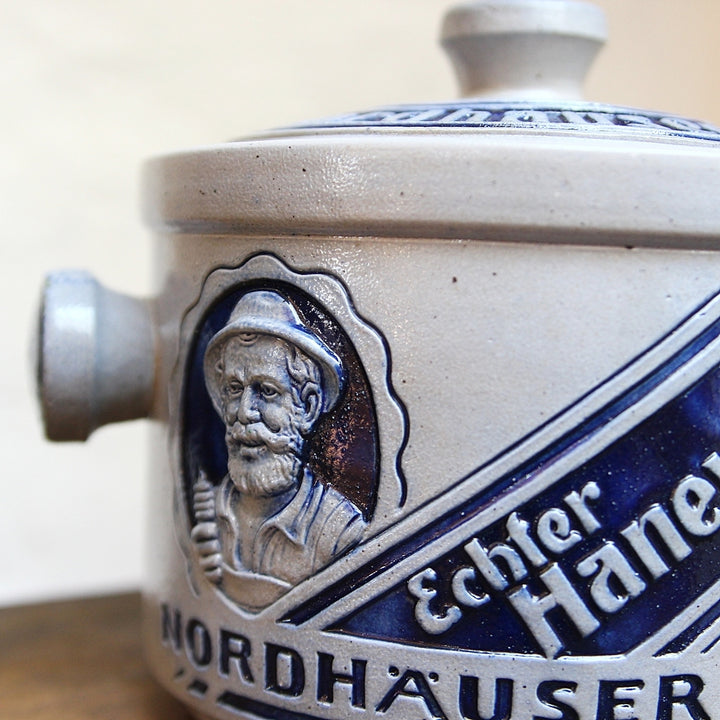 Steinzeugkrug mit Deckel „Echter Nordhäuser Kautabak“