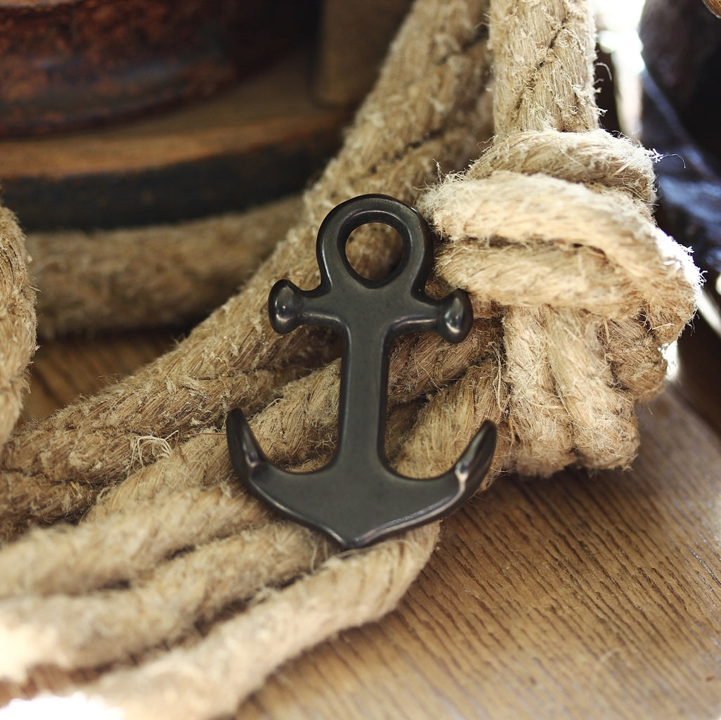 Black Anchor Medium