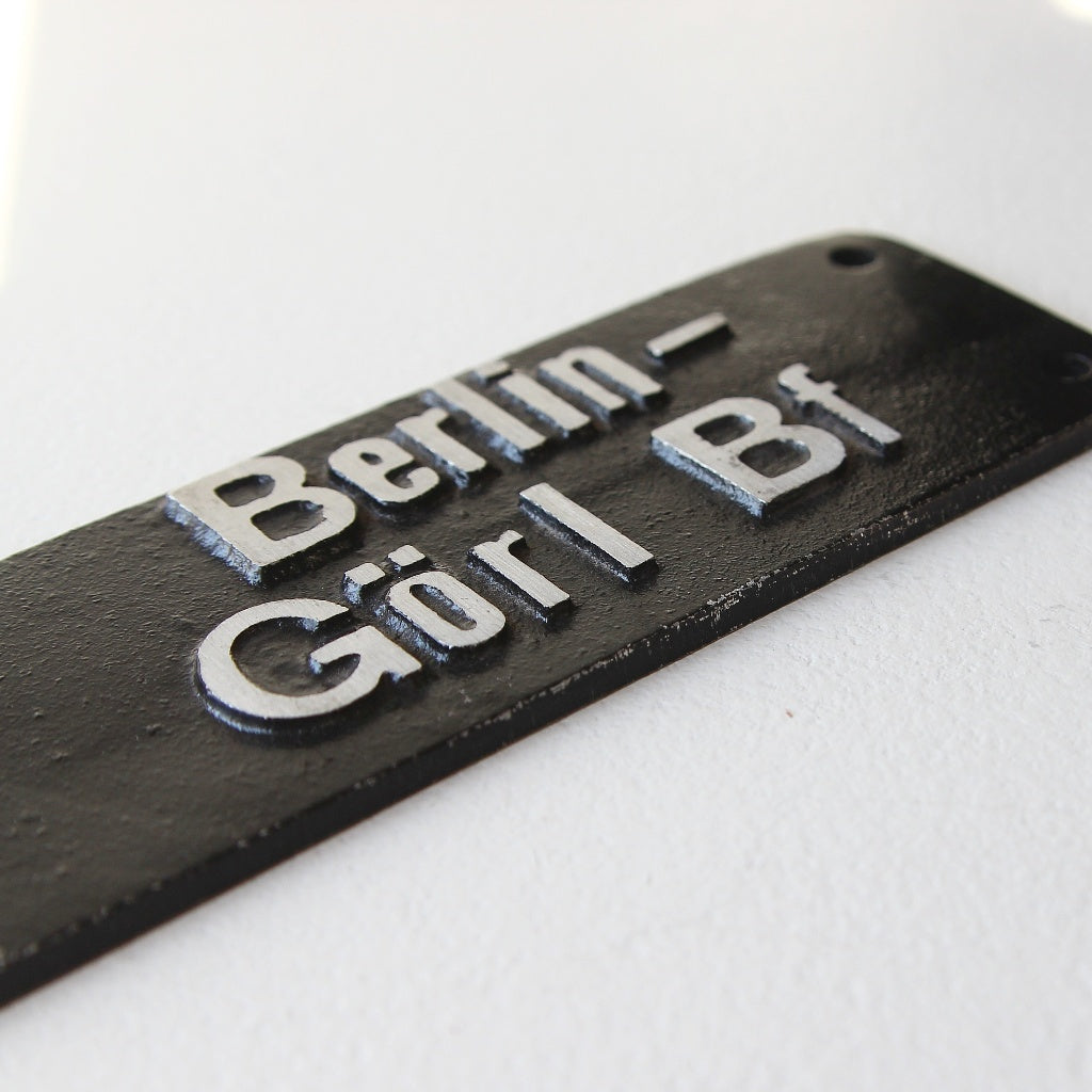 Bahnbetriebswerk-Schild „Bw Berlin-Görl Bf“ – Gusseisen