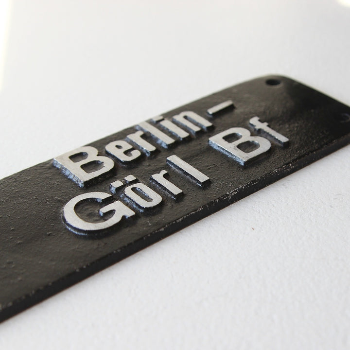 Bahnbetriebswerk-Schild „Bw Berlin-Görl Bf“ – Gusseisen