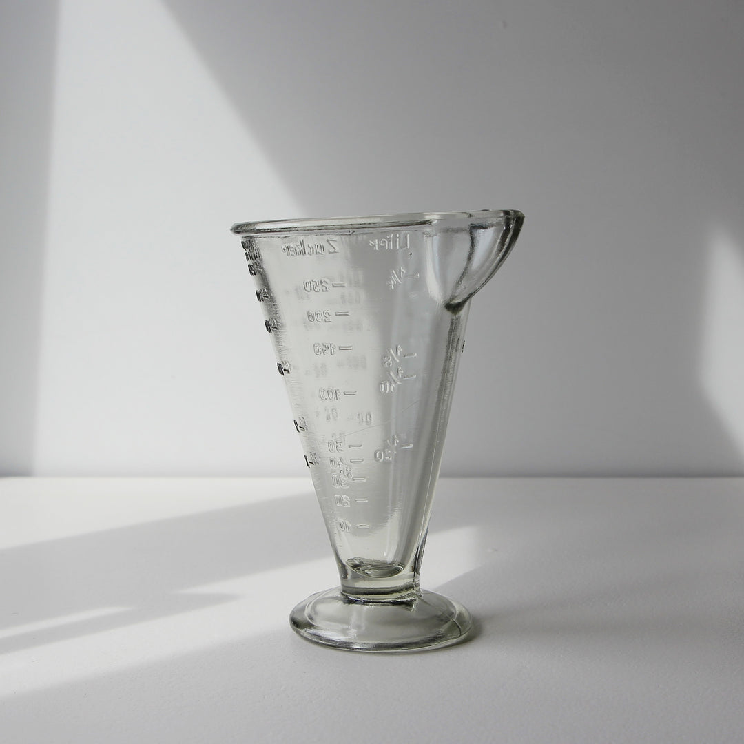 Poncet Messbecher aus Pressglas – um 1920