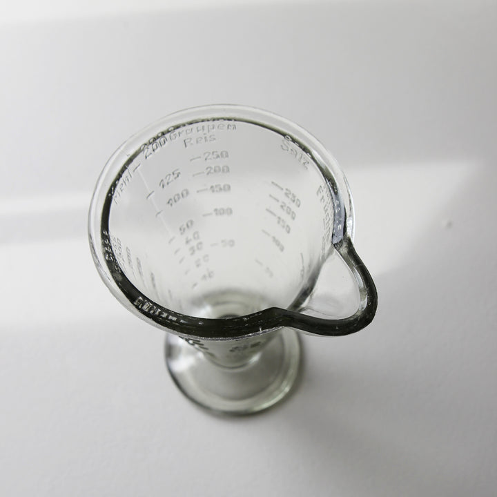 Poncet Messbecher aus Pressglas – um 1920