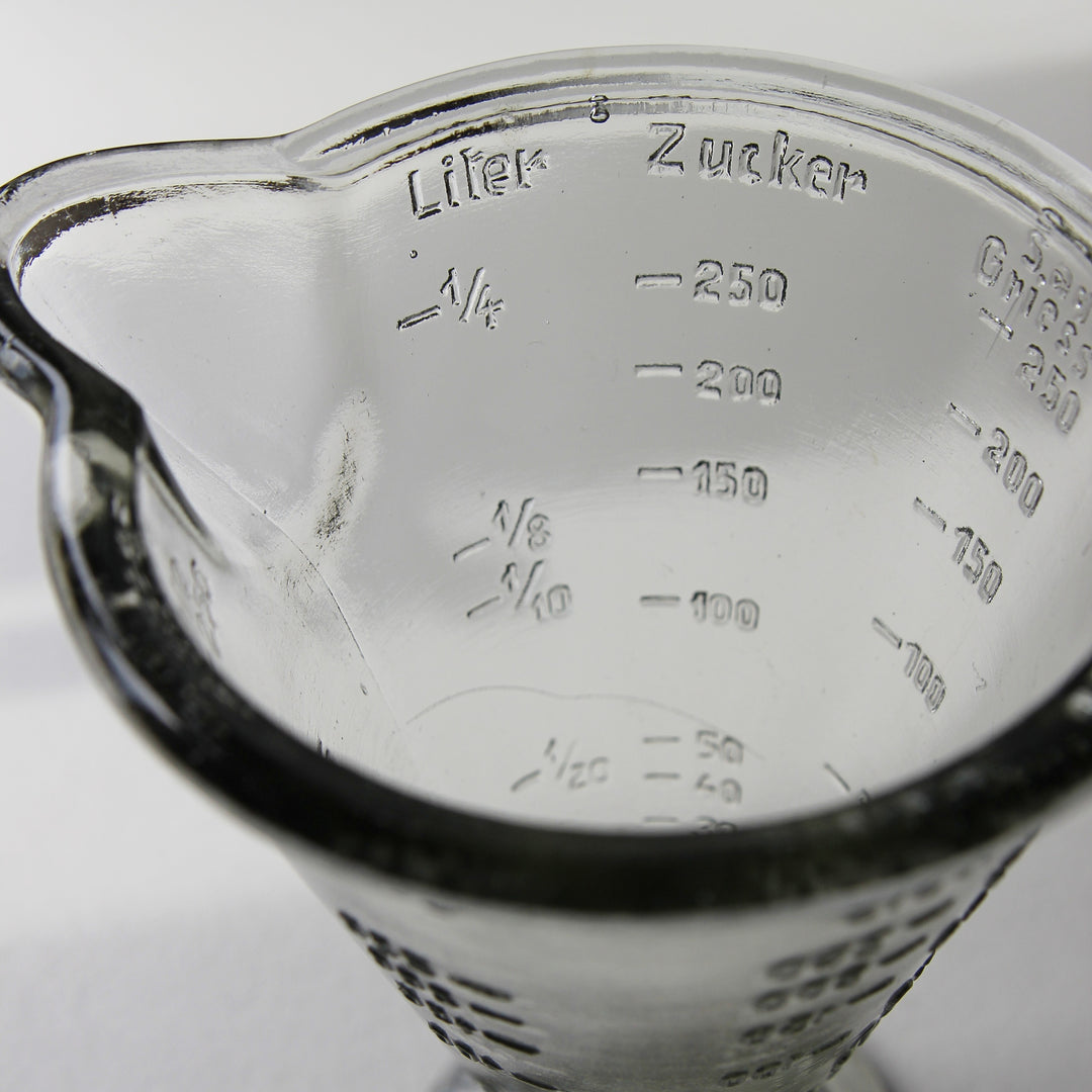 Poncet Messbecher aus Pressglas – um 1920