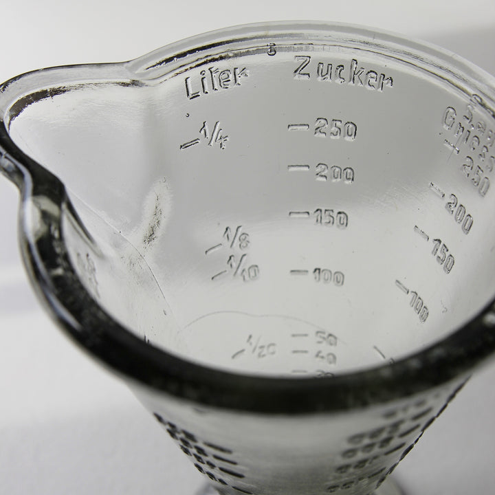 Poncet Messbecher aus Pressglas – um 1920