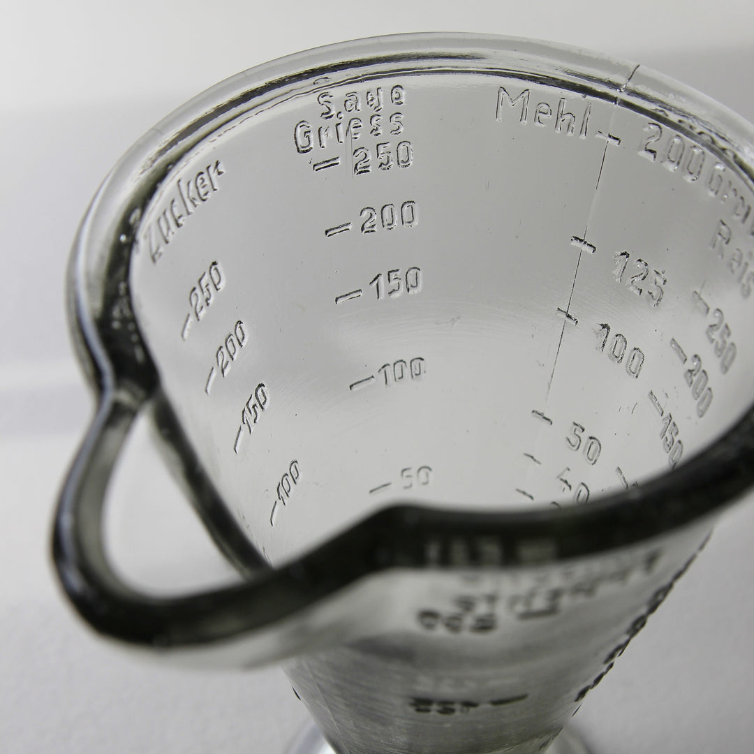 Poncet Messbecher aus Pressglas – um 1920
