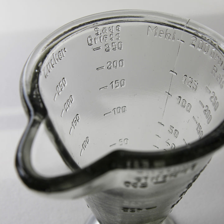 Poncet Messbecher aus Pressglas – um 1920
