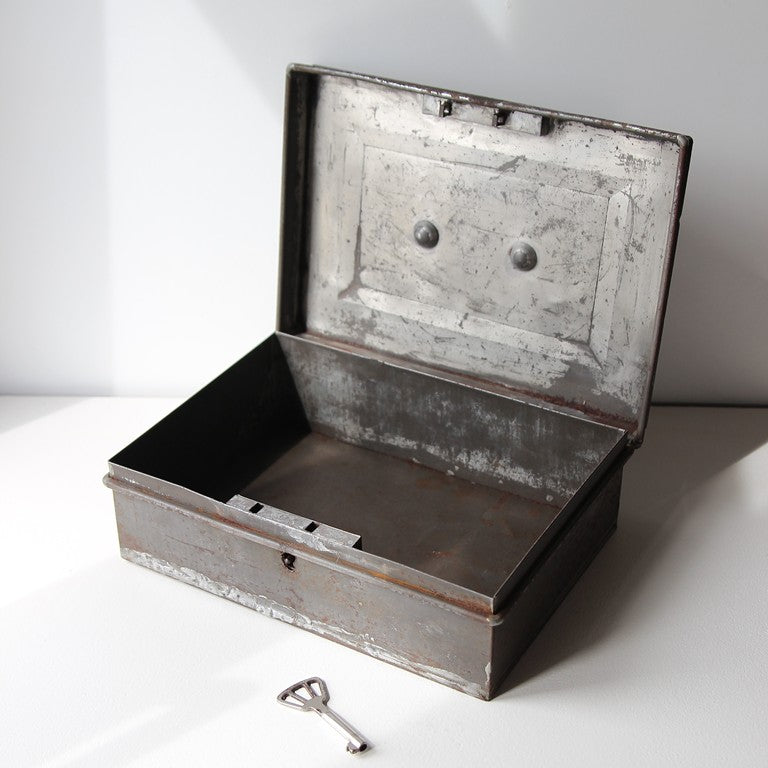 Antike Geldkassette mit Schlüssel – Österreich um 1900