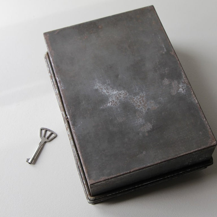 Antike Geldkassette mit Schlüssel – Österreich um 1900