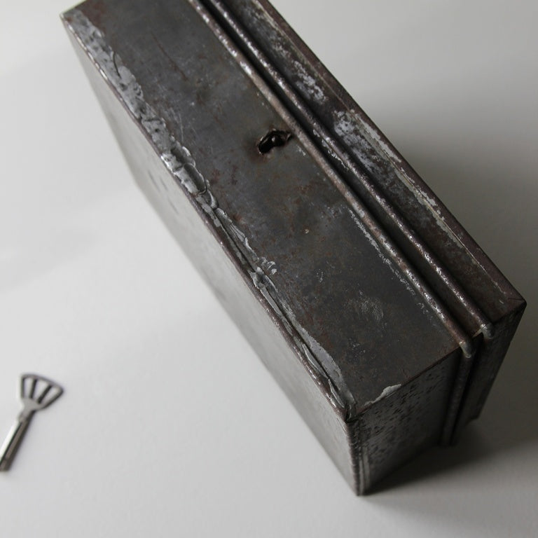 Antike Geldkassette mit Schlüssel – Österreich um 1900