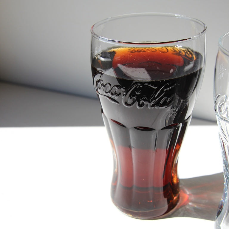 Coca-Cola Konturgläser – Reliefschrift – 2er Set