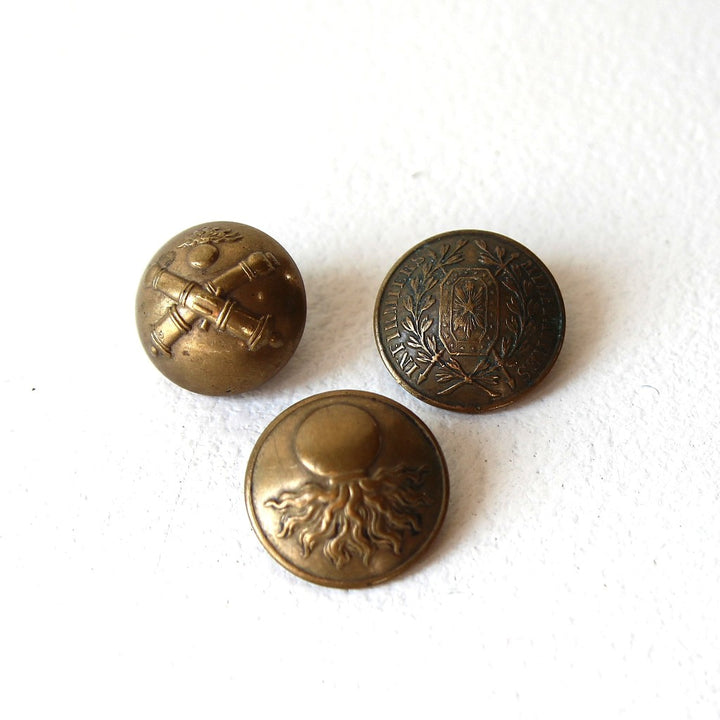 3er Set Französische Militärknöpfe – A.M. & Cie Paris