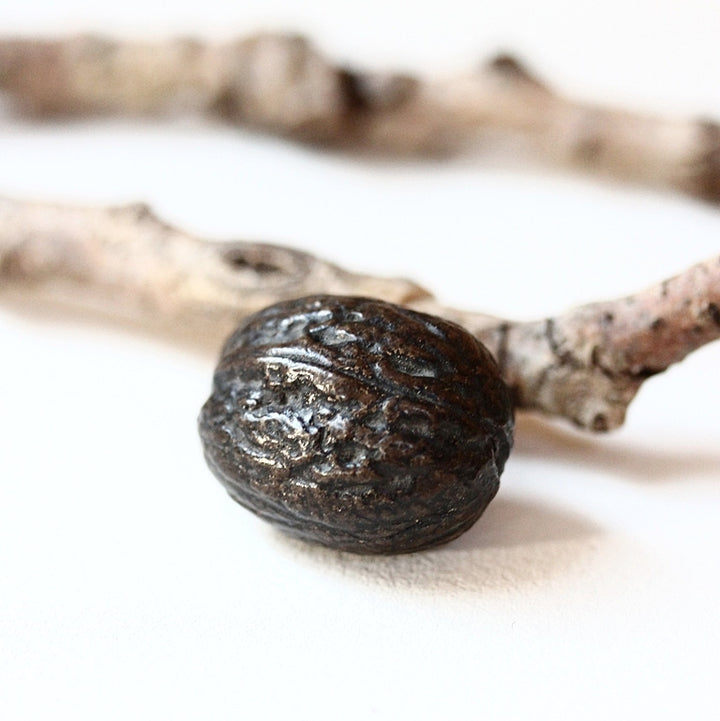 Walnuss-Handschmeichler aus massivem Messing