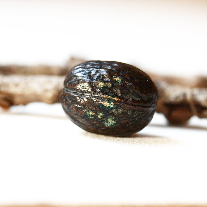 Walnuss-Handschmeichler aus massivem Messing