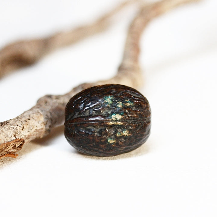 Walnuss-Handschmeichler aus massivem Messing