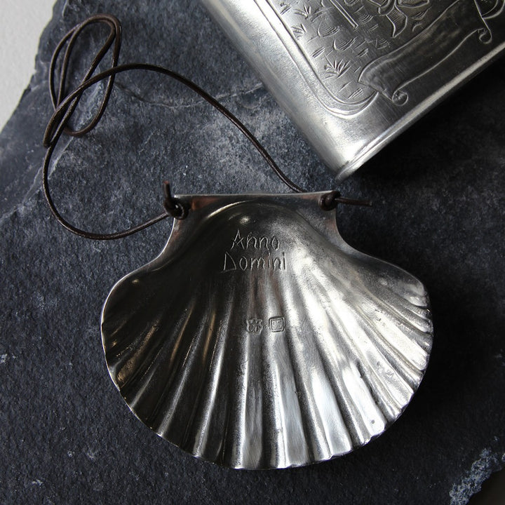 Pewter Pilgrim Flask Gift Set – St. James Scallop Shell Hip Flask