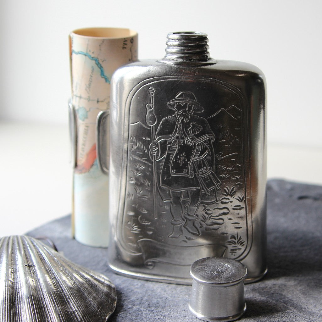 Pewter Pilgrim Flask Gift Set – St. James Scallop Shell Hip Flask