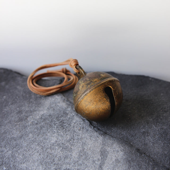 Kugelschelle aus Messing – Pferde- & Schlittenglocke, um 1900