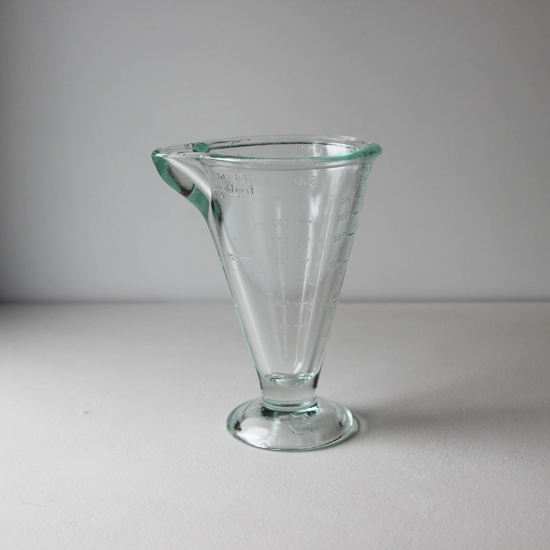 Messbecher aus Pressglas – 1920/30er Jahre
