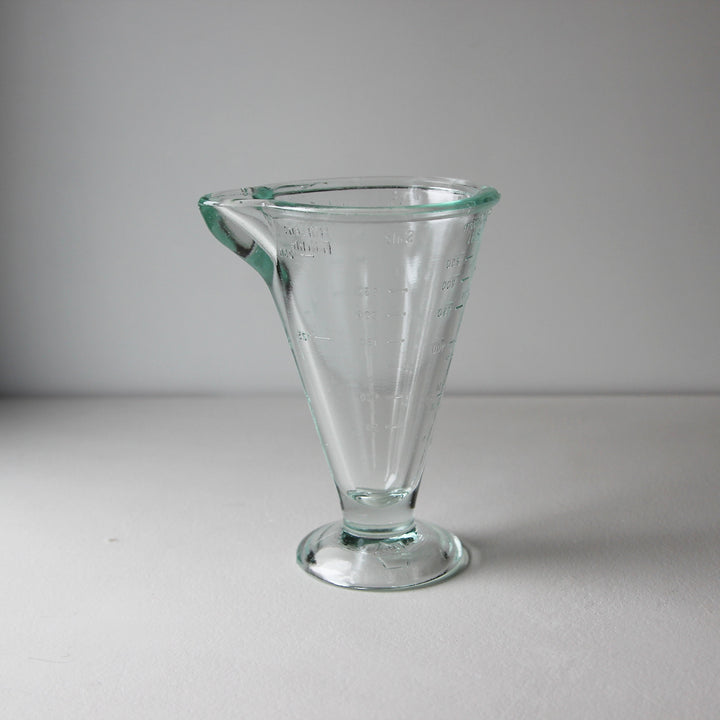 Messbecher aus Pressglas – 1920/30er Jahre