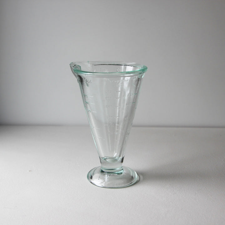 Messbecher aus Pressglas – 1920/30er Jahre