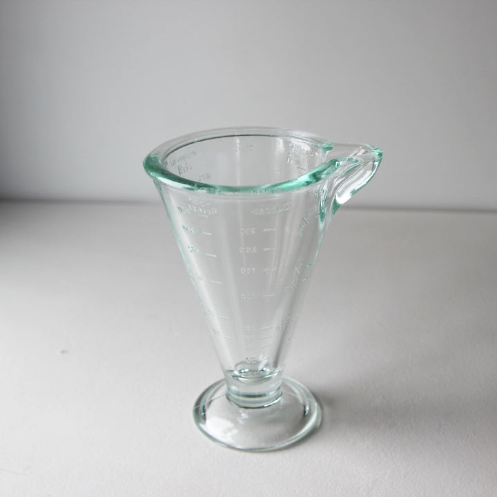 Messbecher aus Pressglas – 1920/30er Jahre