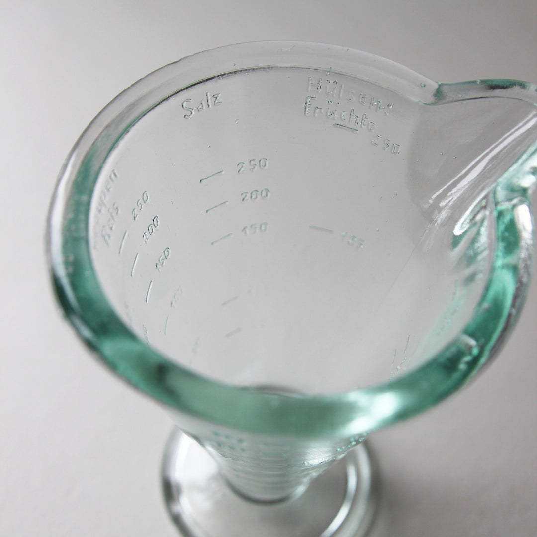 Messbecher aus Pressglas – 1920/30er Jahre
