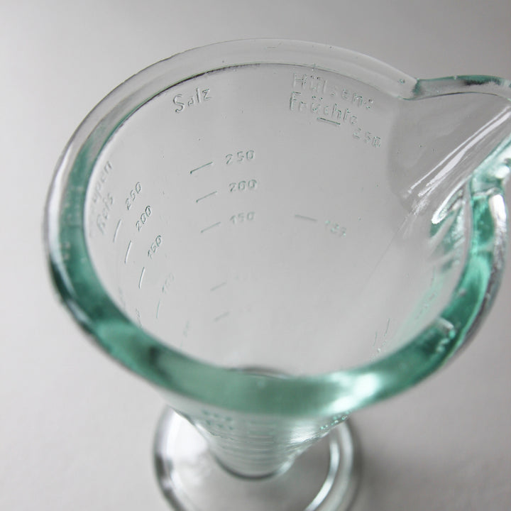 Messbecher aus Pressglas – 1920/30er Jahre