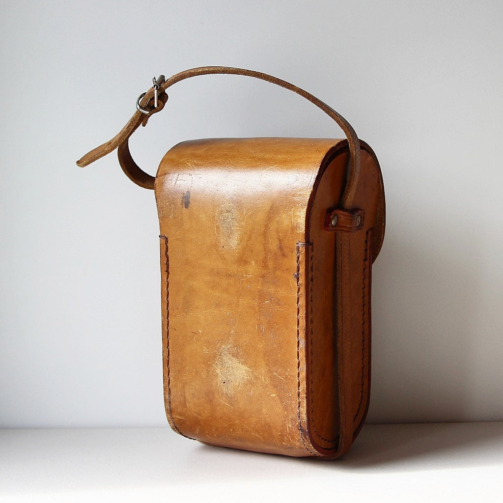 La Boule Intégrale Boule-Set mit Ledertasche – Frankreich, 1969
