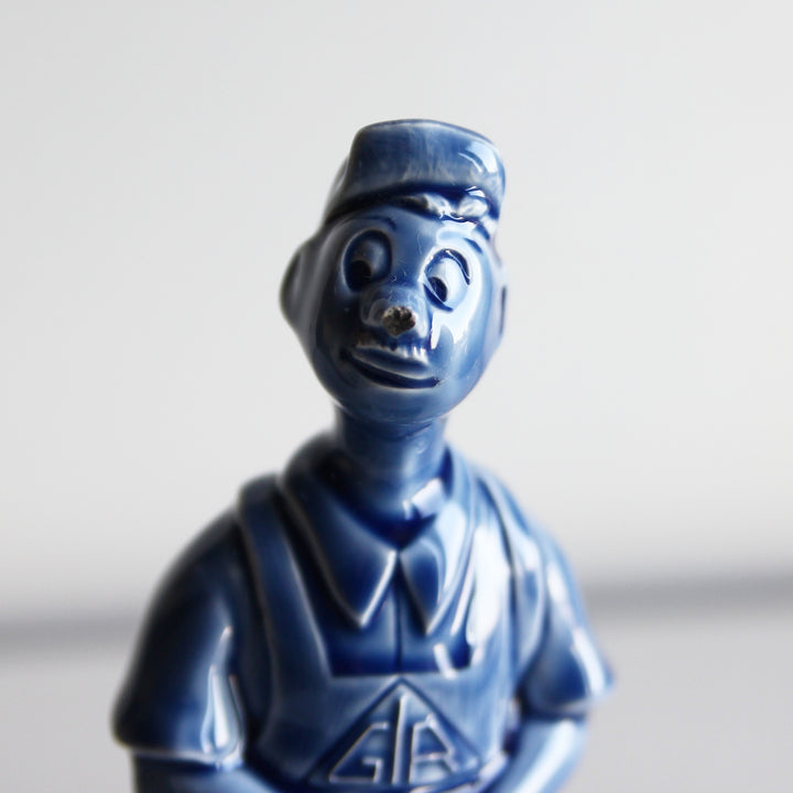 GIR Keramik-Aschenbecher mit Installateurfigur – Frankreich, 1960er/70er Jahre
