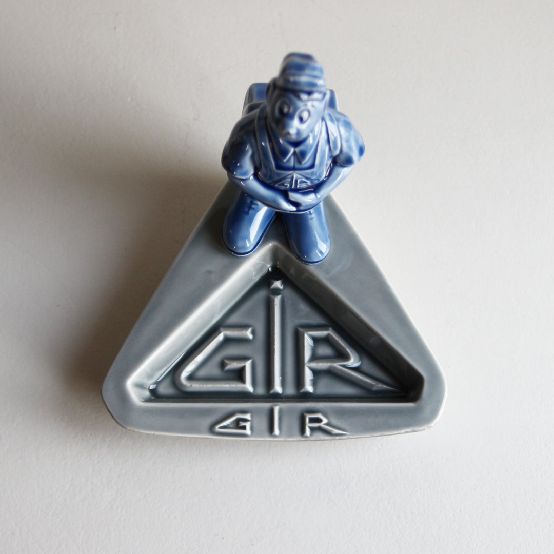 GIR Keramik-Aschenbecher mit Installateurfigur – Frankreich, 1960er/70er Jahre