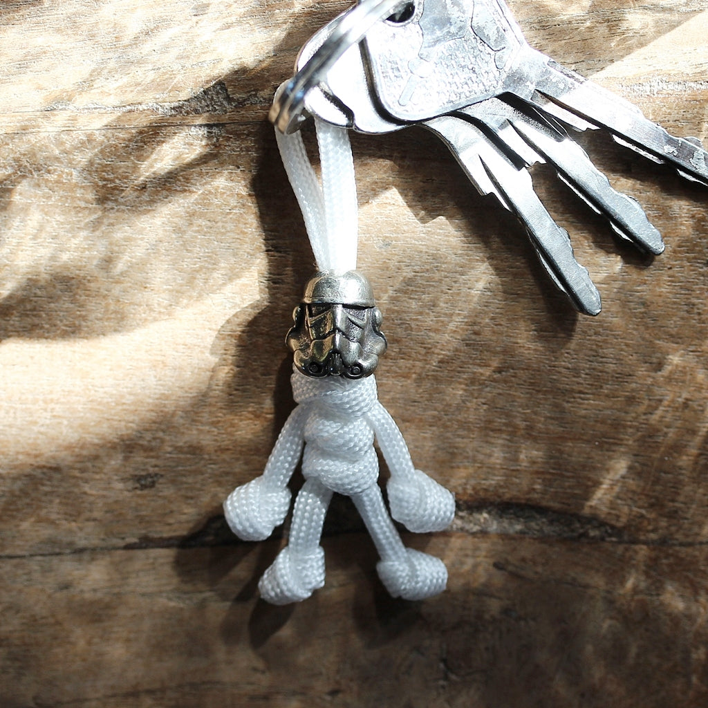 Stormtrooper Keychain made of Brass & Paracord | Paracord Buddy