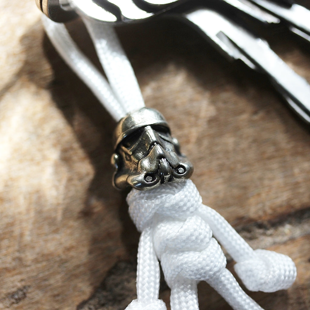 Stormtrooper Keychain made of Brass & Paracord | Paracord Buddy