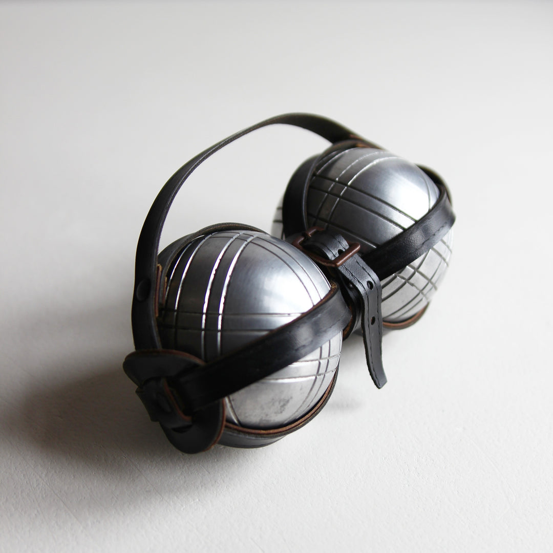 Französisches Boule-Set mit Lederhalter – Petite Boule