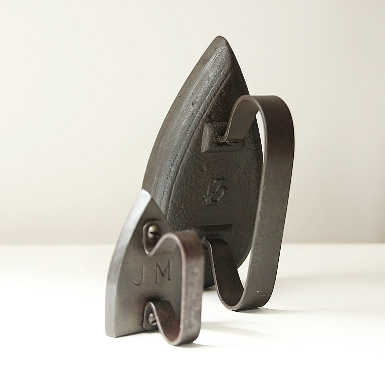 Ancien fer à repasser de voyage