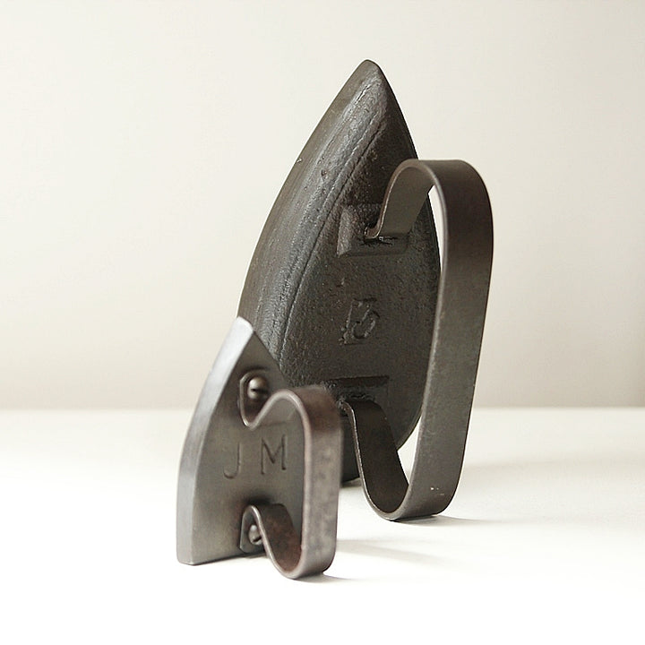 Ancien fer à repasser de voyage