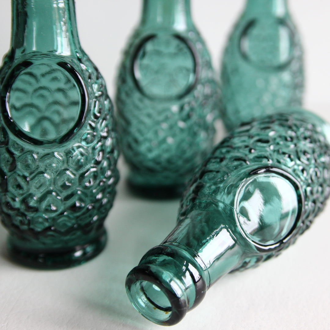 Kleine Glasvase aus französischer Saftflasche – 1960er Jahre