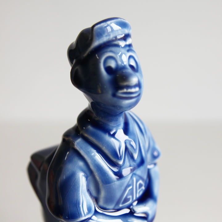 Cendrier en céramique GIR avec figurine de plombier – France, années 1960