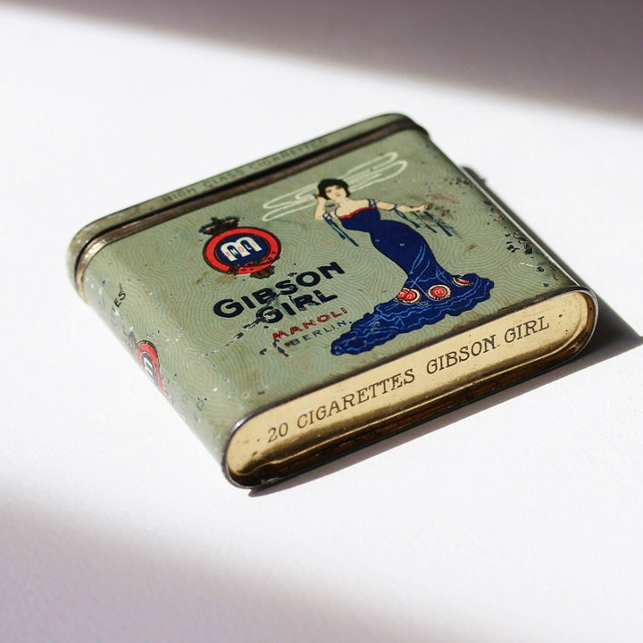Zigarettendose Gibson Girl – Manoli Berlin