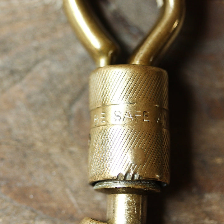 Messing Schlüsselanhänger „Be Safe and Secure“